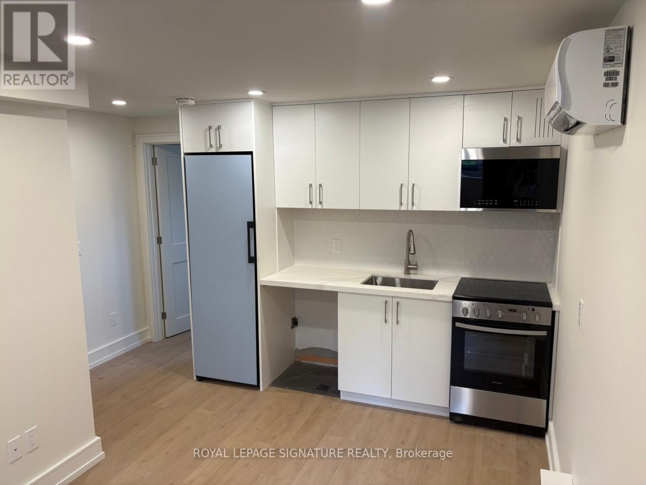 Photo 7 of Lower 9 Fleetwell Court, Toronto ON