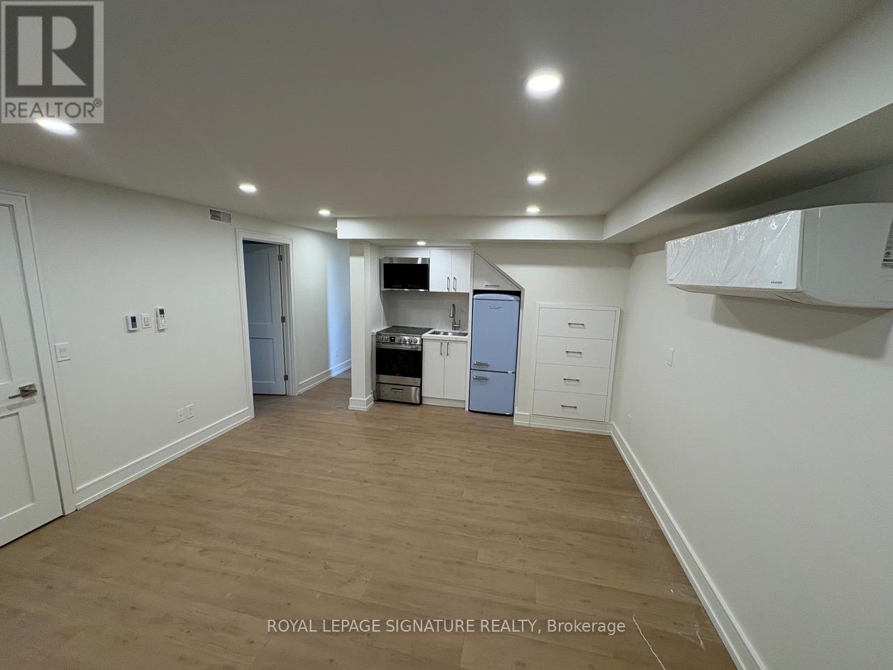 Photo 8 of Lower 9 Fleetwell Court, Toronto ON