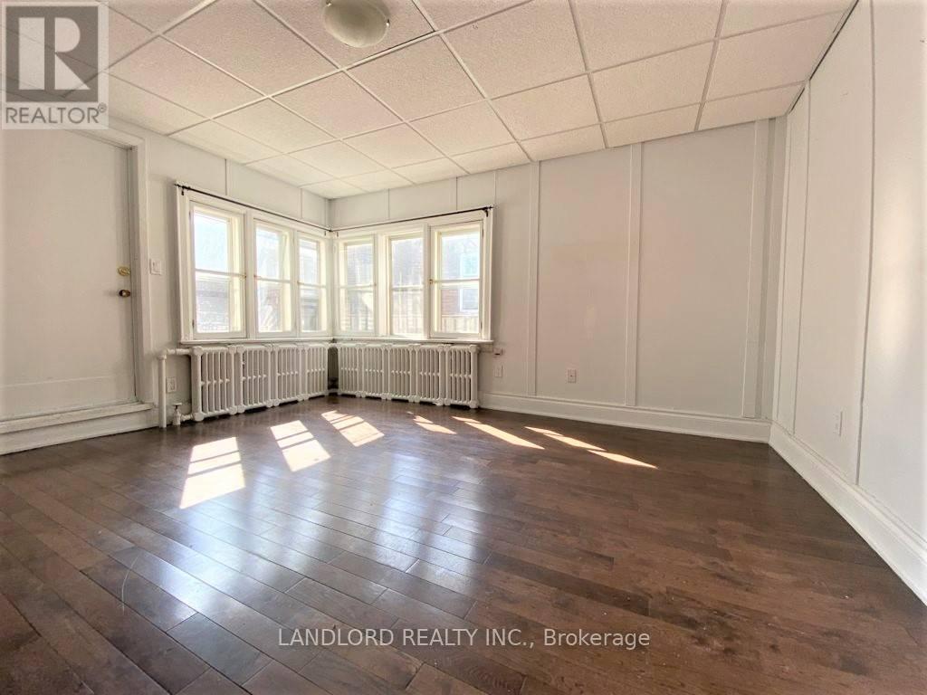 Photo 5 of D 343 St Clair Avenue W, Toronto ON