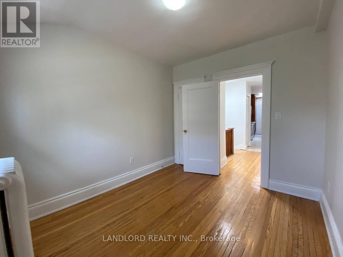 Photo 21 of D 343 St Clair Avenue W, Toronto ON
