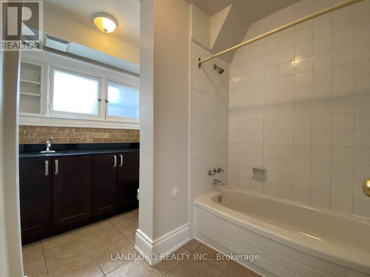 Photo 7 of D 343 St Clair Avenue W, Toronto ON