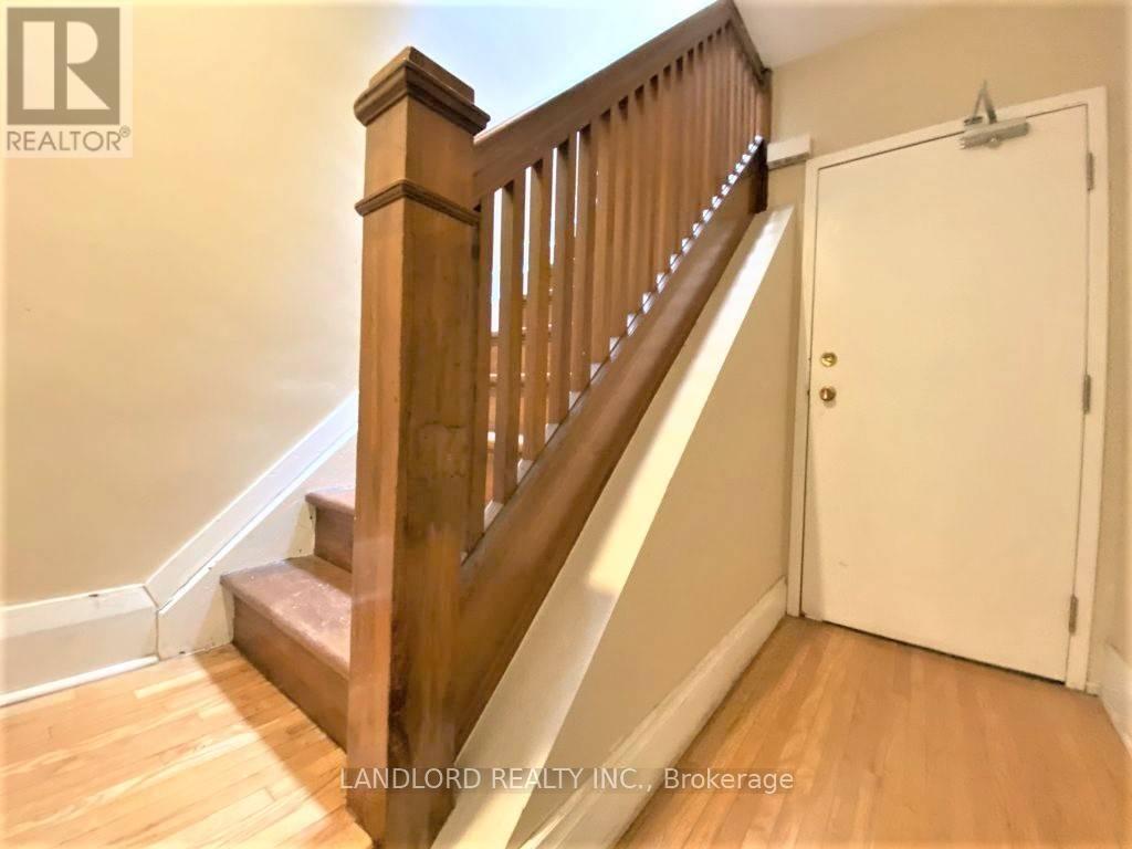 Photo 6 of D 343 St Clair Avenue W, Toronto ON