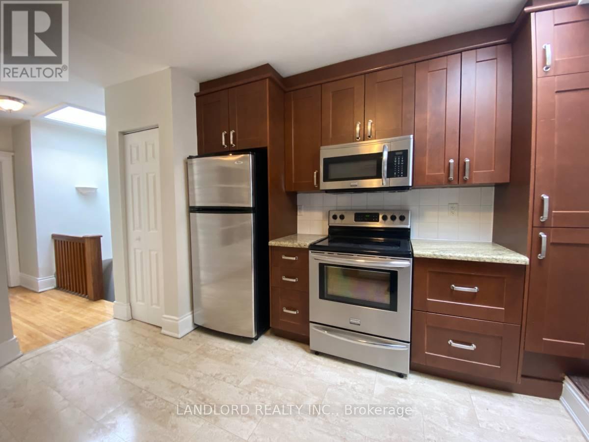 Photo 4 of D 343 St Clair Avenue W, Toronto ON