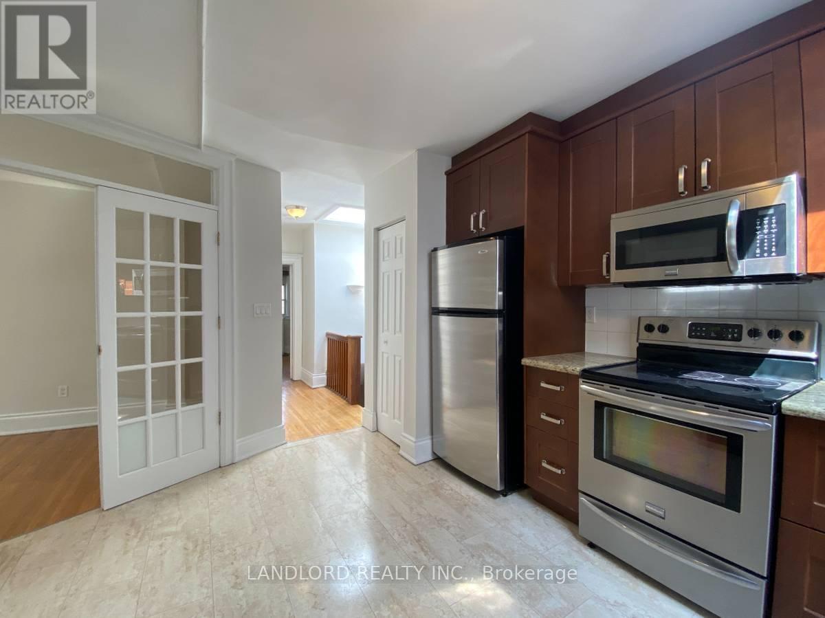 Photo 2 of D 343 St Clair Avenue W, Toronto ON