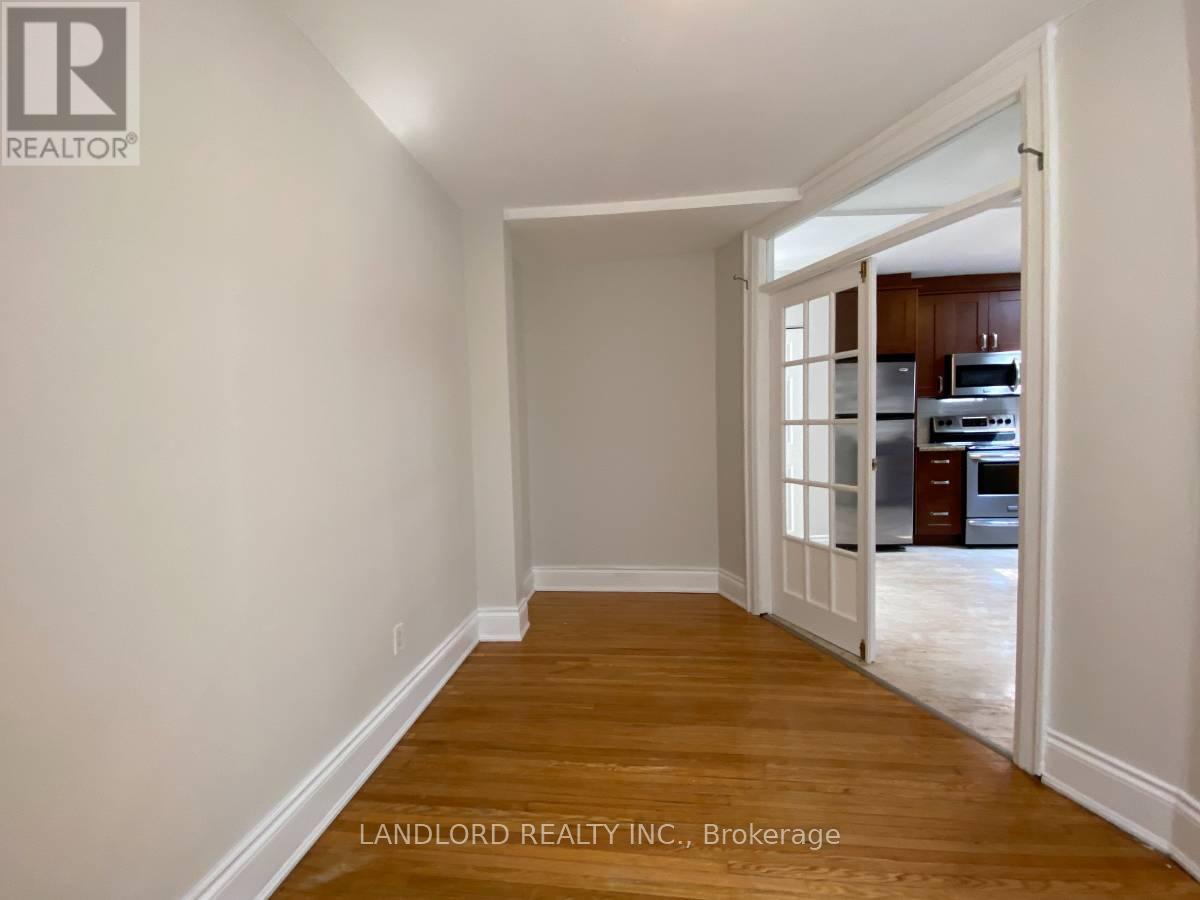 Photo 18 of D 343 St Clair Avenue W, Toronto ON