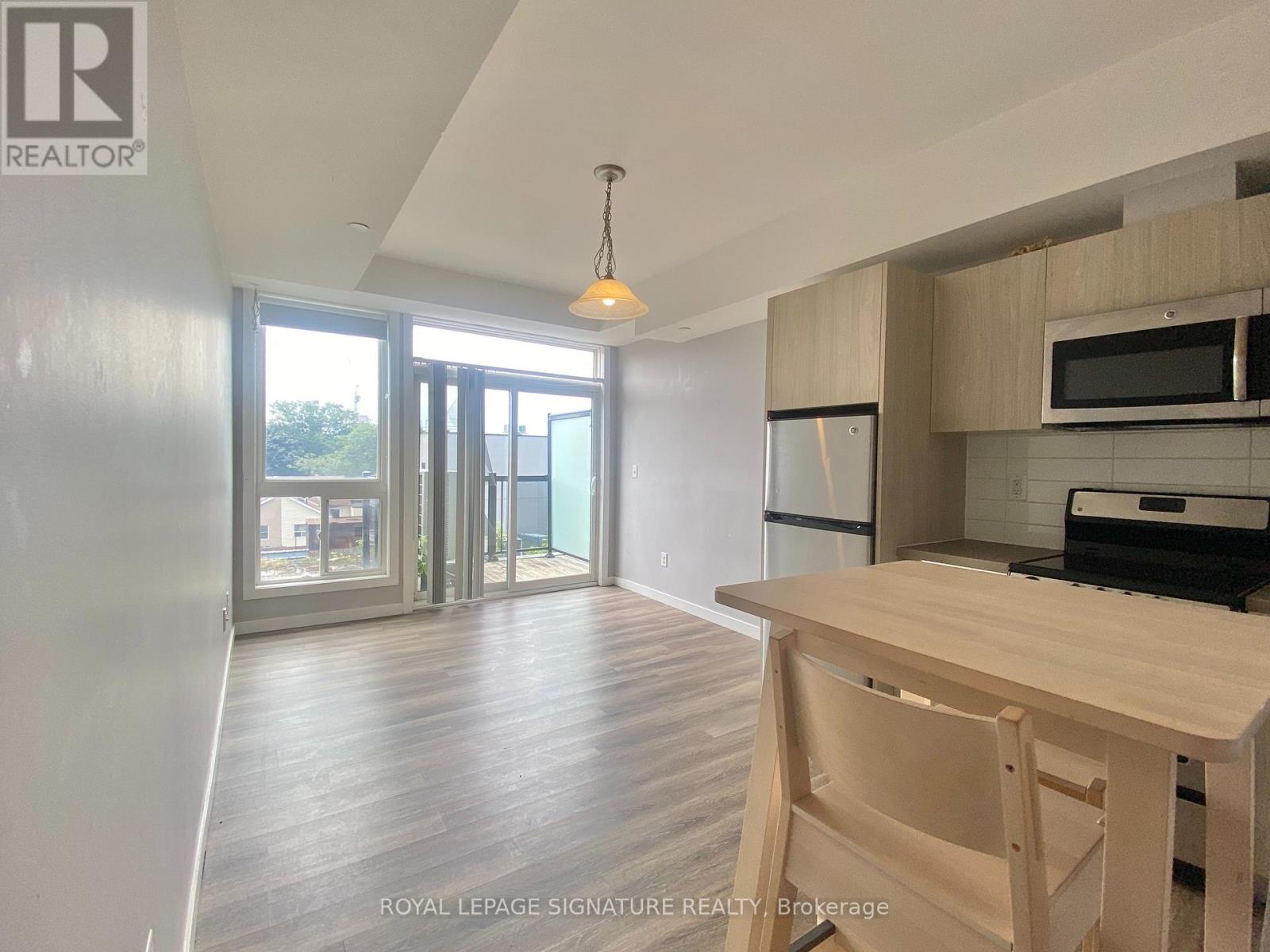 Photo 2 of 305 335 College Street, Toronto ON