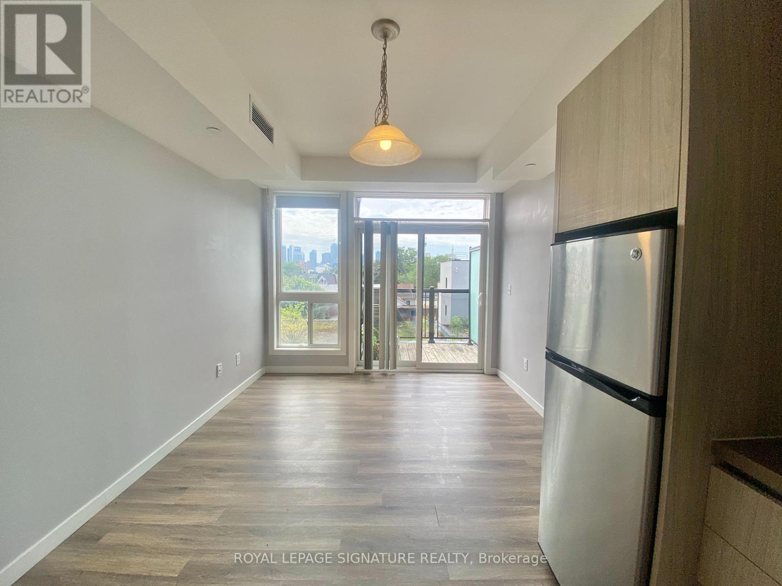 Photo 6 of 305 335 College Street, Toronto ON