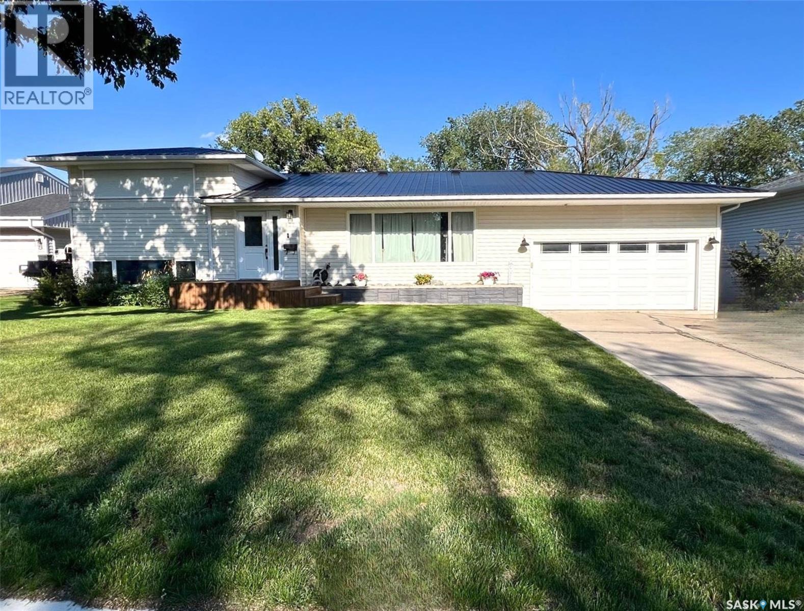 827 10th AVENUE NE, Swift Current, Saskatchewan
