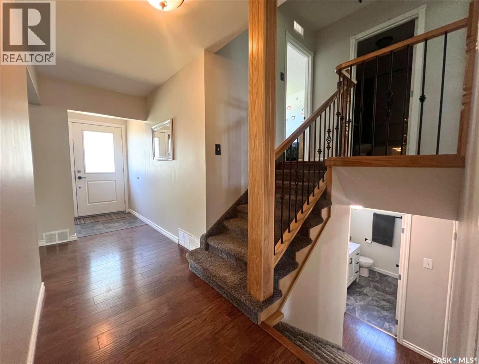 Single Family House for Sale in  th AVENUE NE Swift Current 