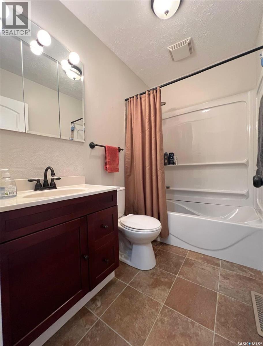 Single Family House for Sale in  th AVENUE NE Swift Current 