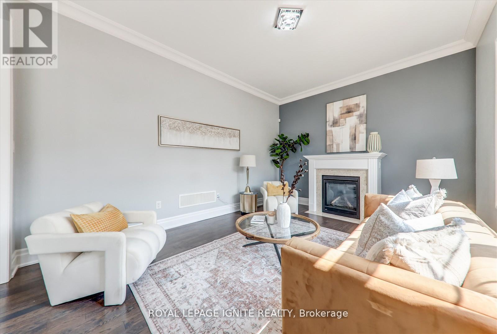 Photo 5 of 12 Warton Court, Markham ON