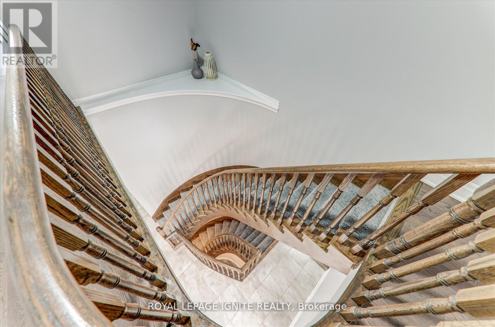Photo 13 of 12 Warton Court, Markham ON