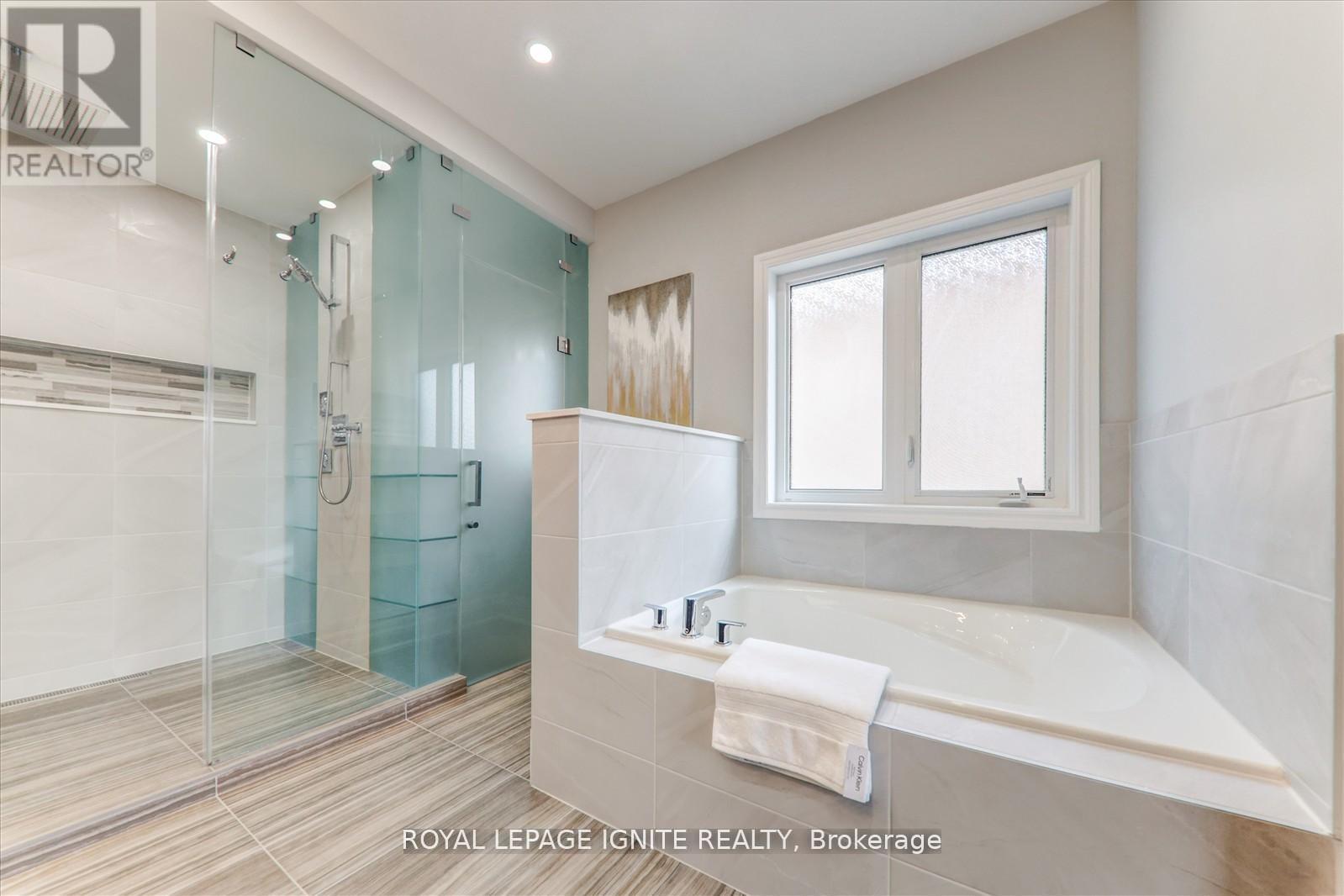 Photo 37 of 12 Warton Court, Markham ON