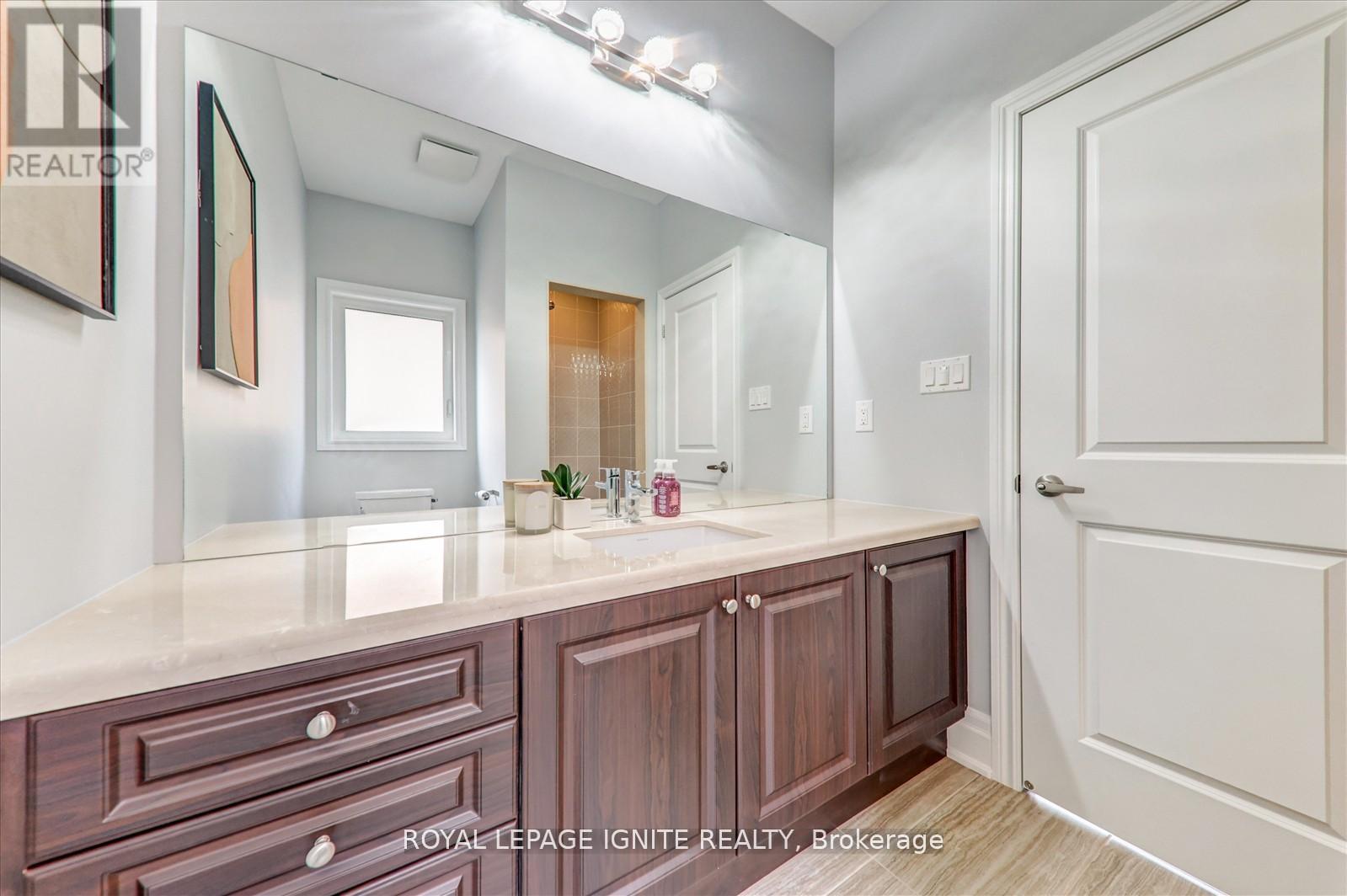 Photo 3 of 12 Warton Court, Markham ON