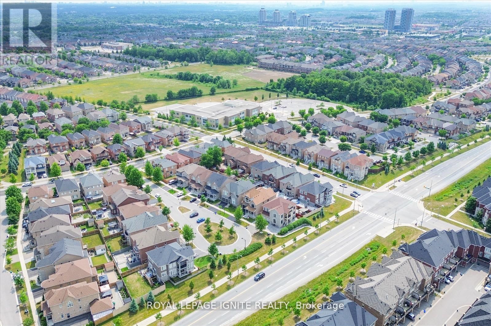 Photo 7 of 12 Warton Court, Markham ON