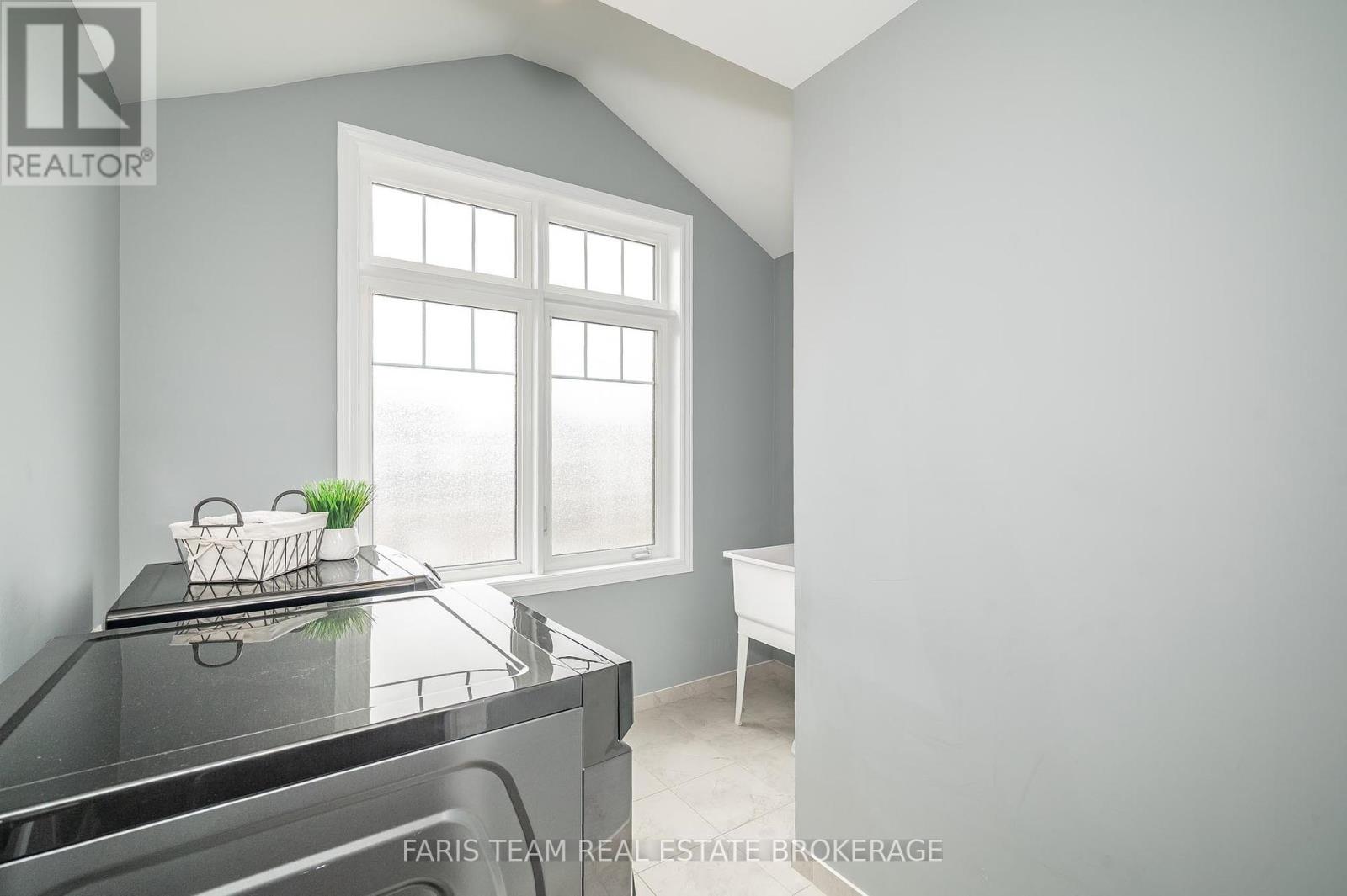 Photo 25 of 1464 Farrow Crescent, Innisfil ON