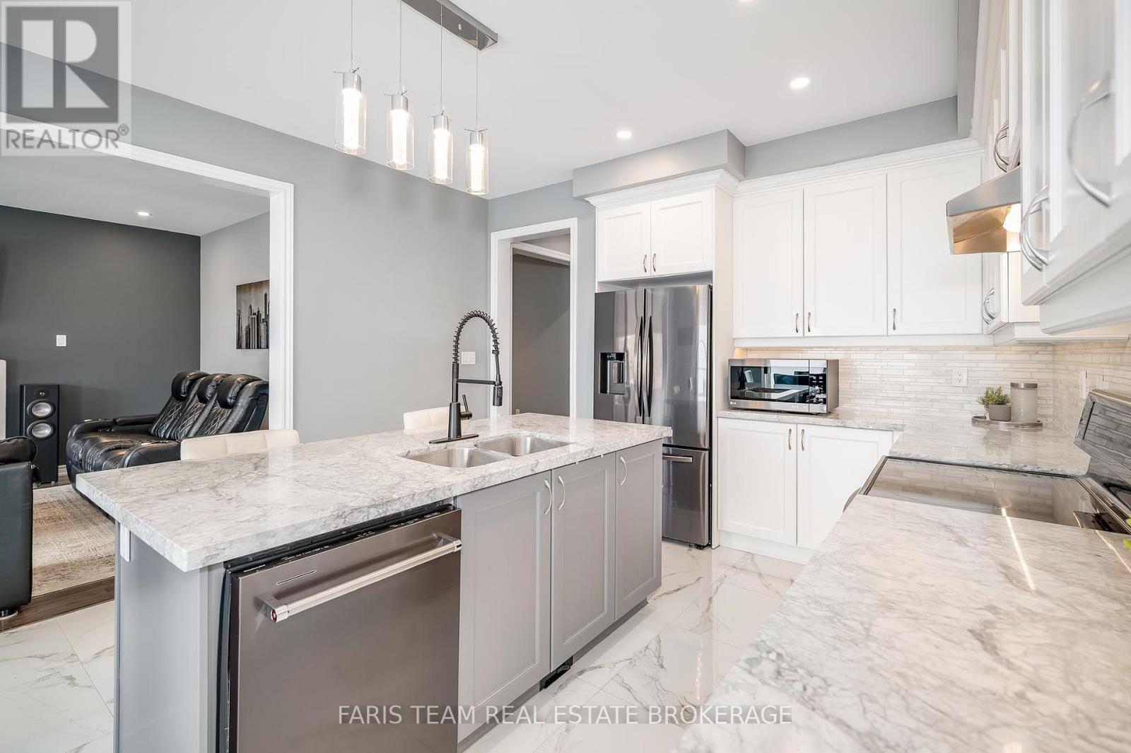 Photo 5 of 1464 Farrow Crescent, Innisfil ON
