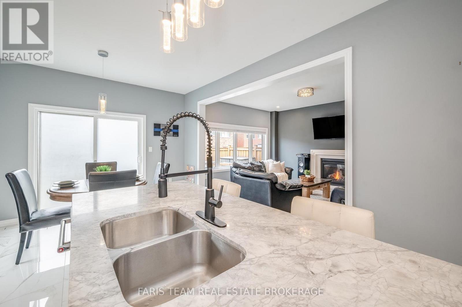 Photo 6 of 1464 Farrow Crescent, Innisfil ON