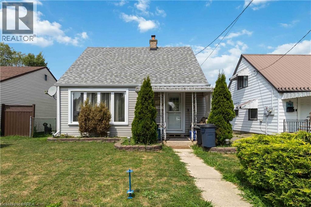 Photo 2 of 71 Salisbury Avenue, Brantford ON