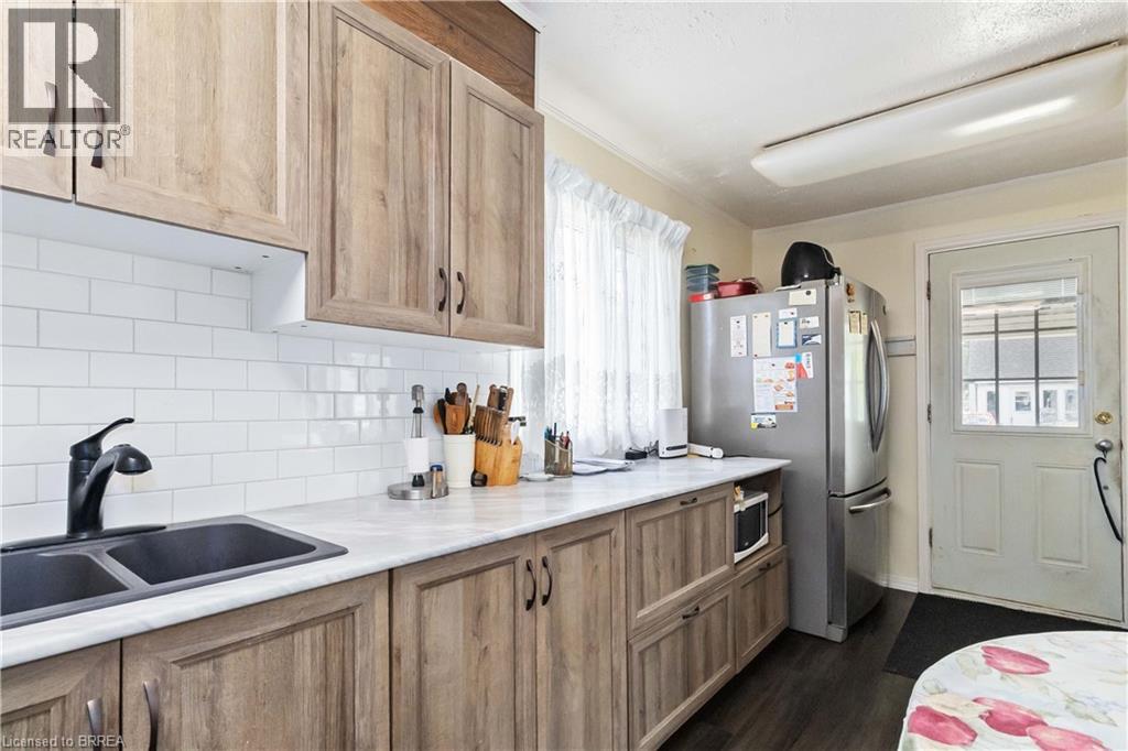 Photo 17 of 71 Salisbury Avenue, Brantford ON