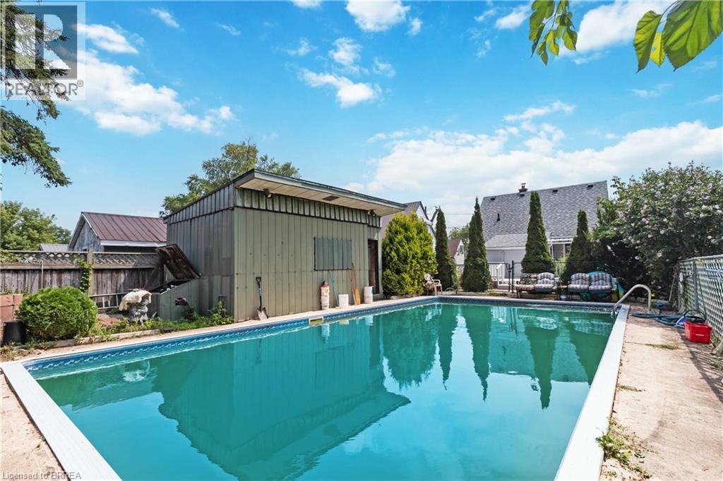 Photo 13 of 71 Salisbury Avenue, Brantford ON