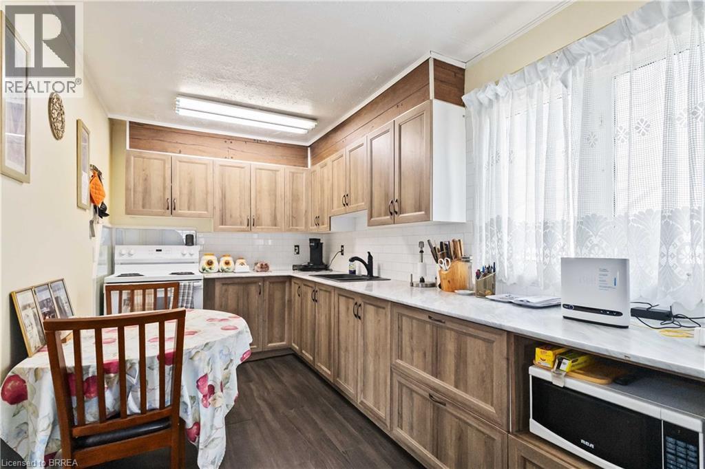 Photo 18 of 71 Salisbury Avenue, Brantford ON