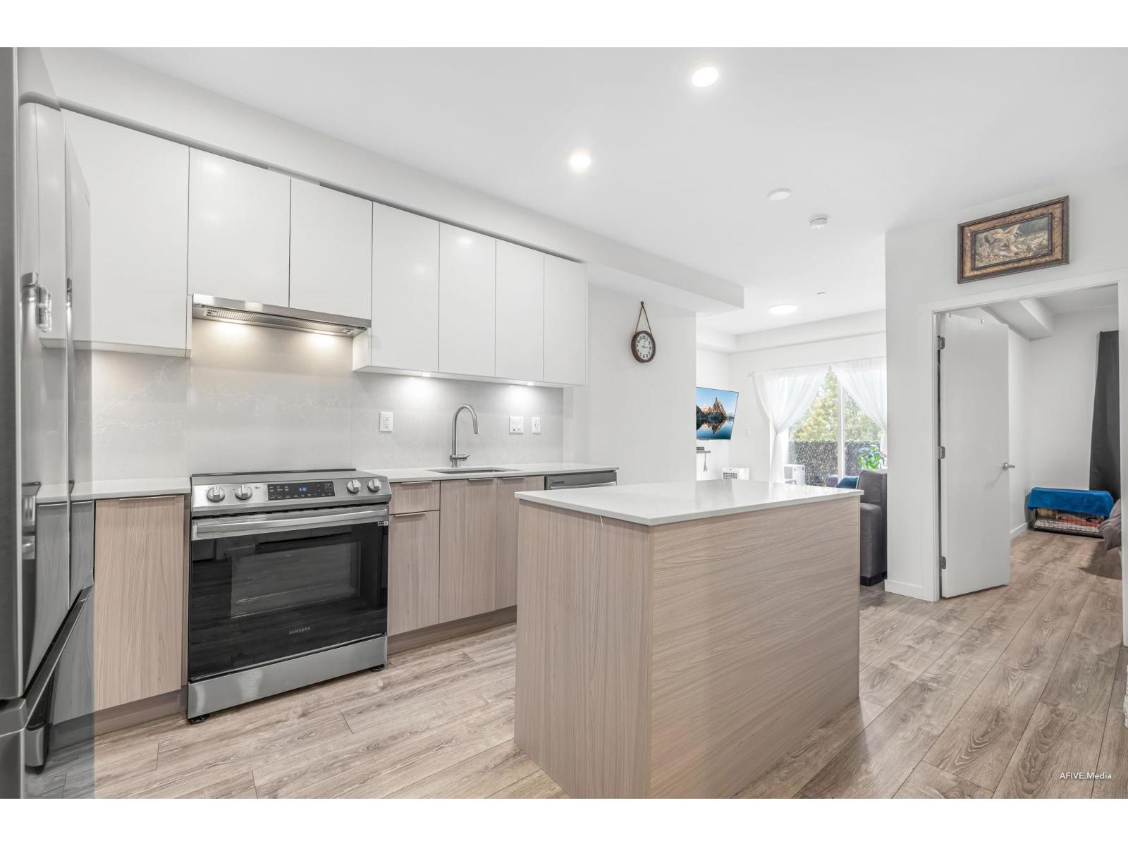 Photo 6 of 430 13968 Laurel Drive, Surrey BC