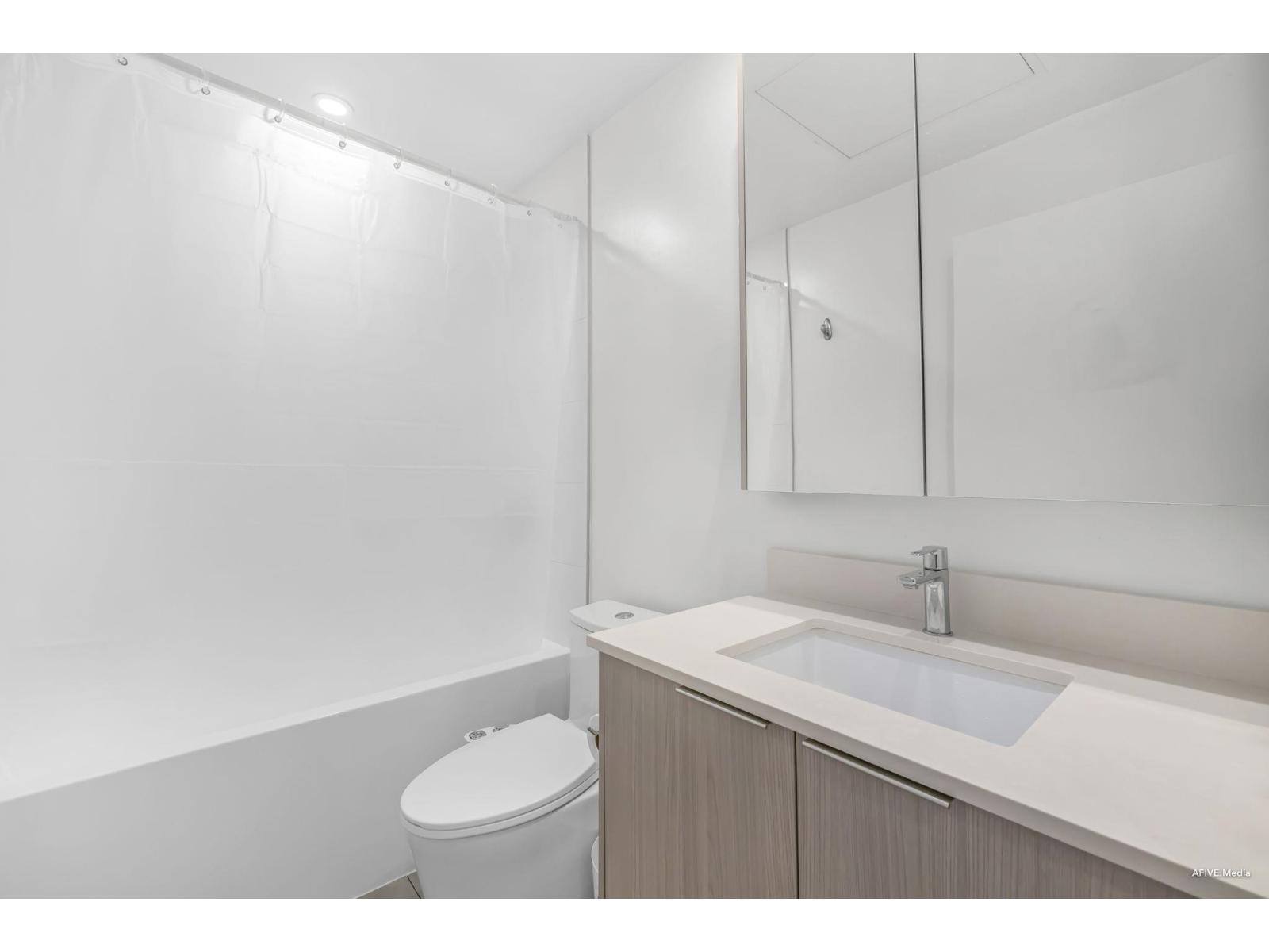 Photo 12 of 430 13968 Laurel Drive, Surrey BC