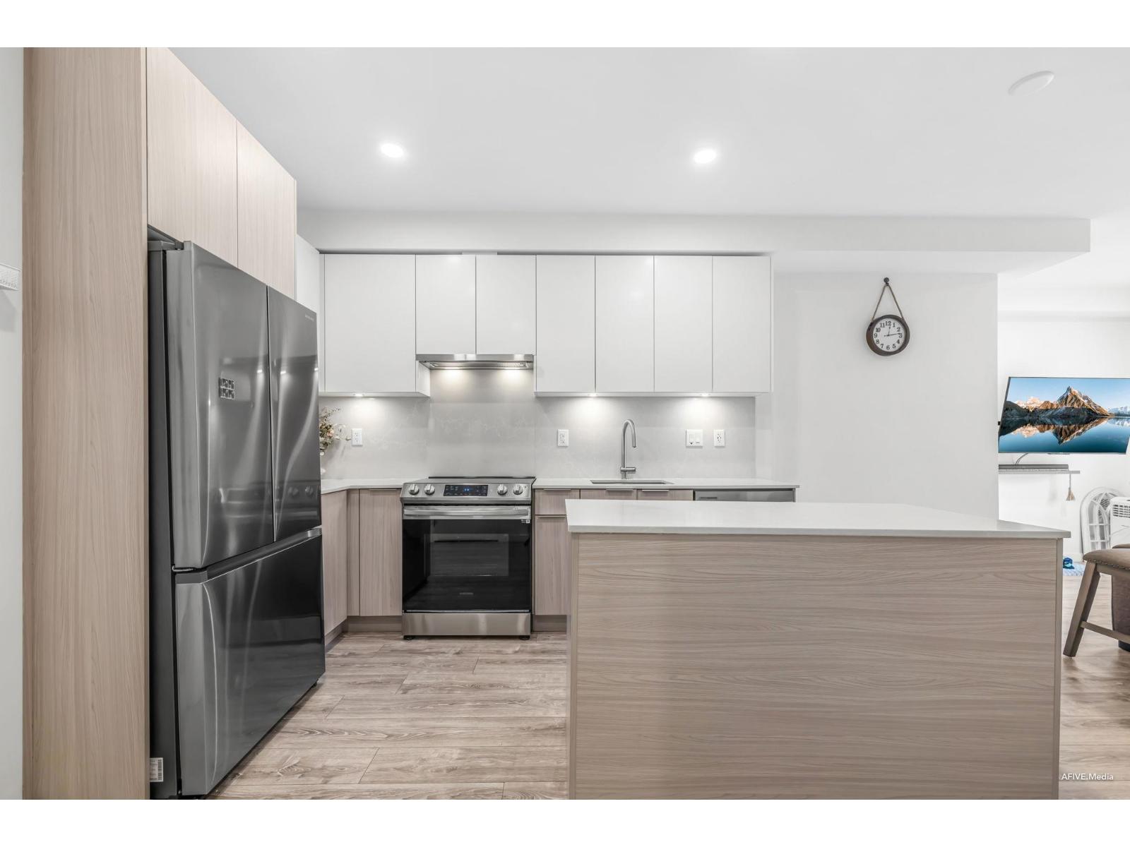 Photo 3 of 430 13968 Laurel Drive, Surrey BC