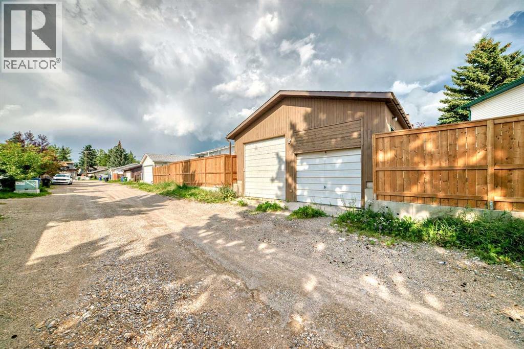 Single Family House Bi-level for Sale in  Whitlock Place NE Whitehorn Calgary 