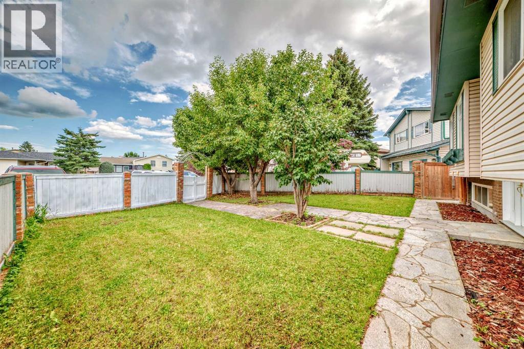 Single Family House Bi-level for Sale in  Whitlock Place NE Whitehorn Calgary 