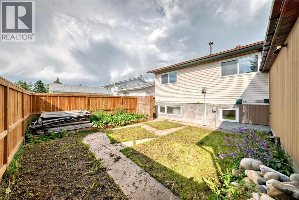 Single Family House Bi-level for Sale in  Whitlock Place NE Whitehorn Calgary 