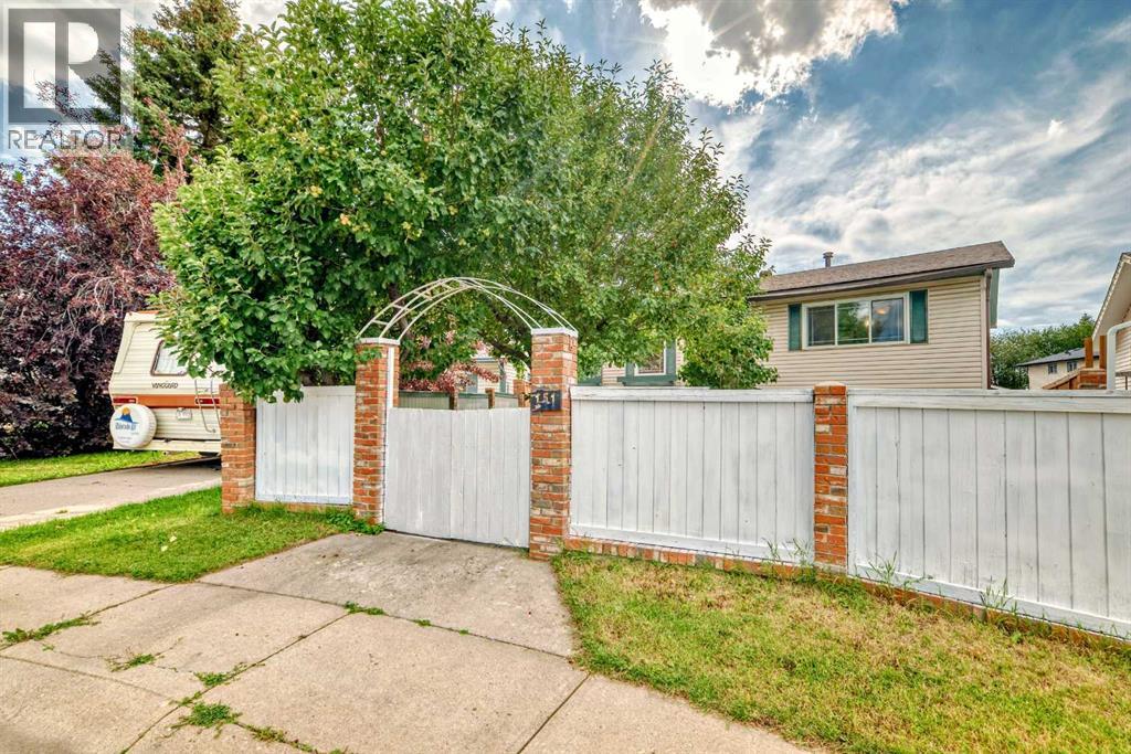 Single Family House Bi-level for Sale in  Whitlock Place NE Whitehorn Calgary 