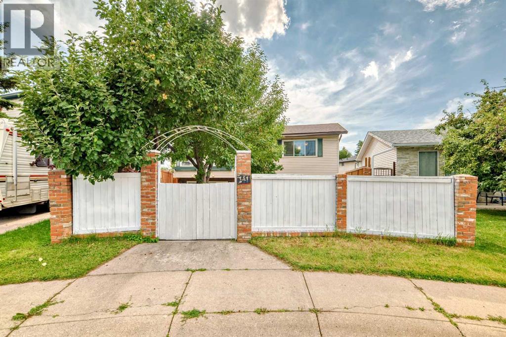 Single Family House Bi-level for Sale in  Whitlock Place NE Whitehorn Calgary 