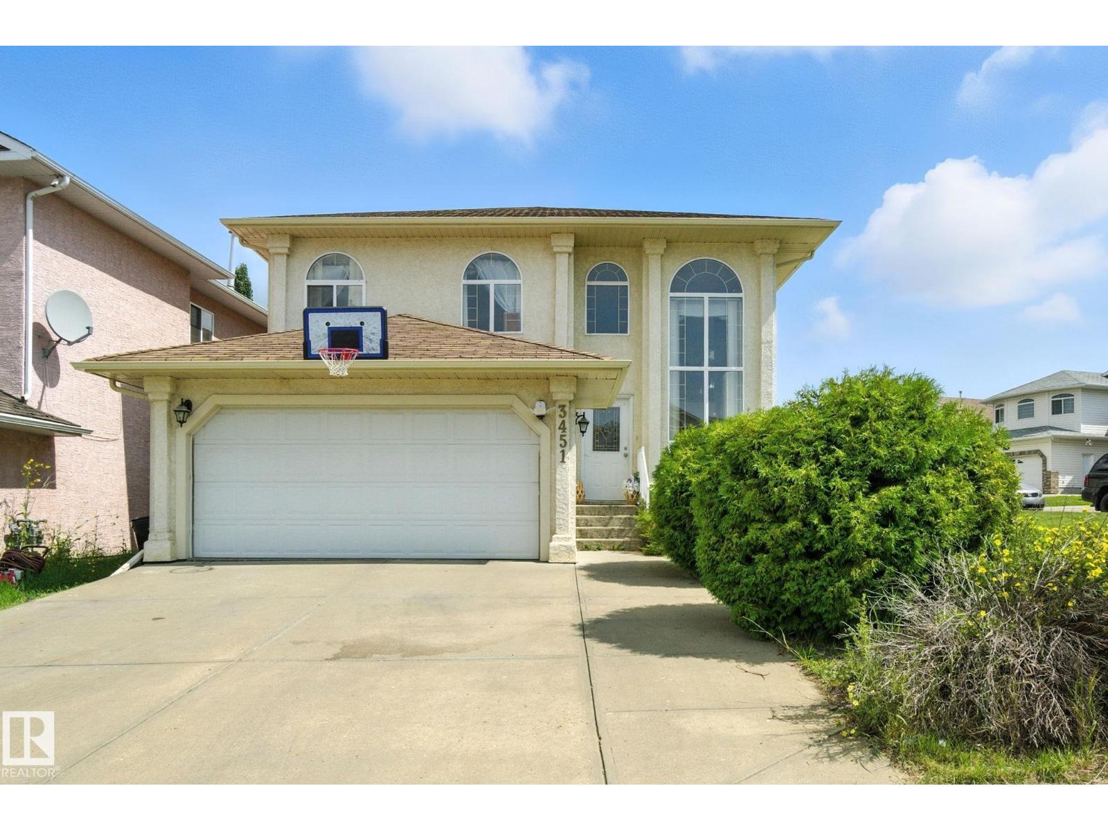 Photo 2 of 3451 29 St Nw Nw, Edmonton AB