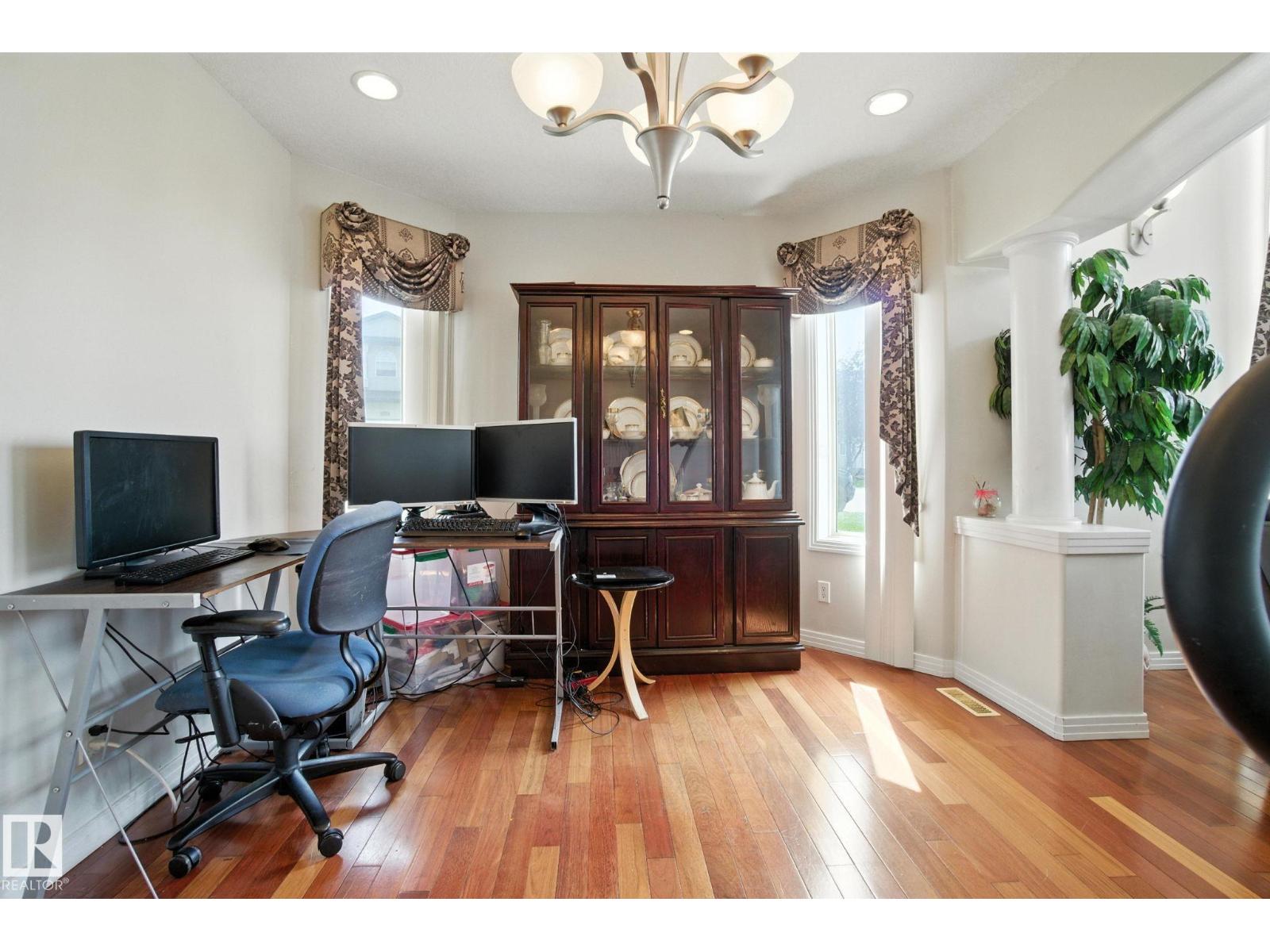 Photo 11 of 3451 29 St Nw Nw, Edmonton AB