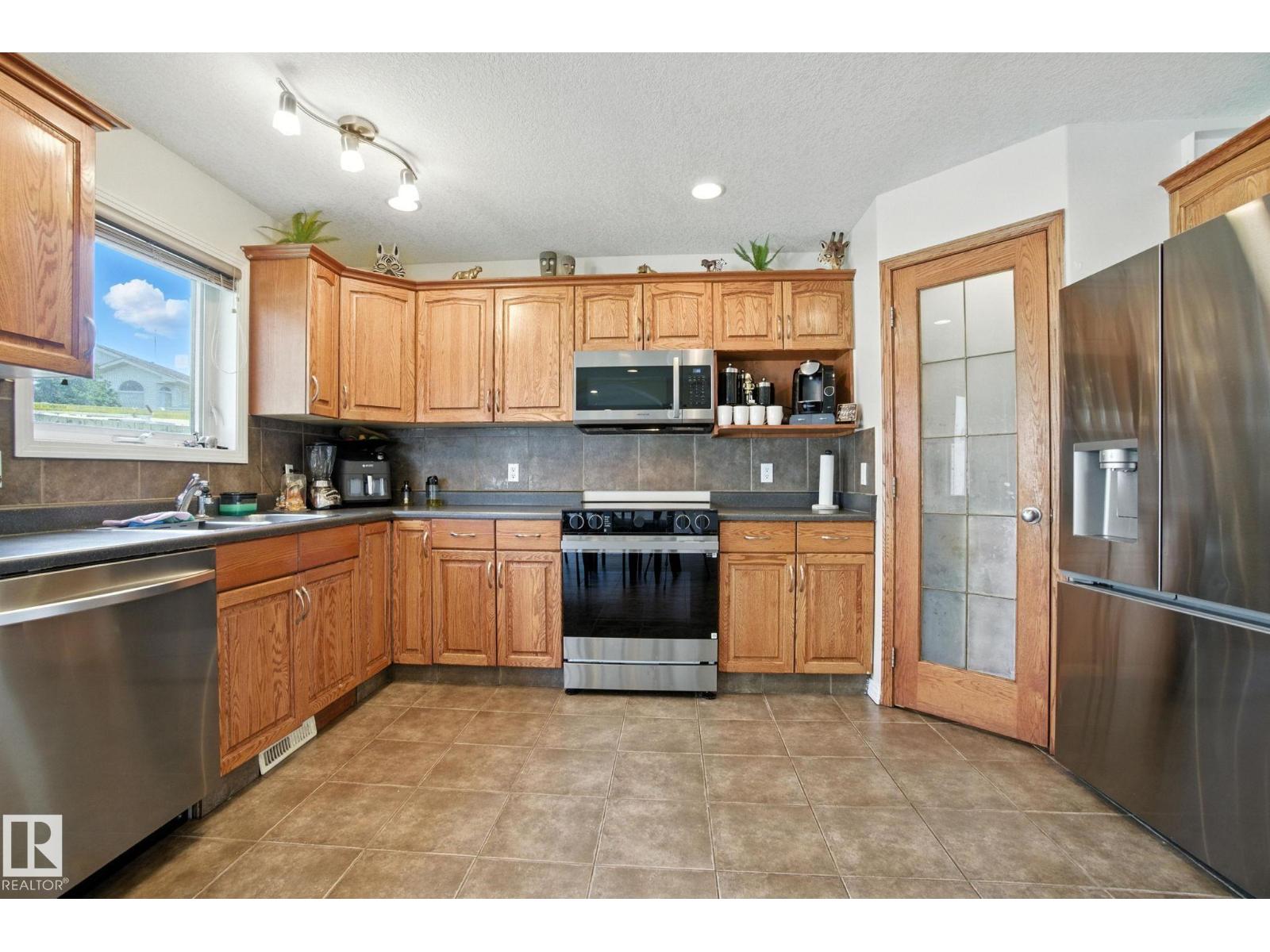 Photo 19 of 3451 29 St Nw Nw, Edmonton AB