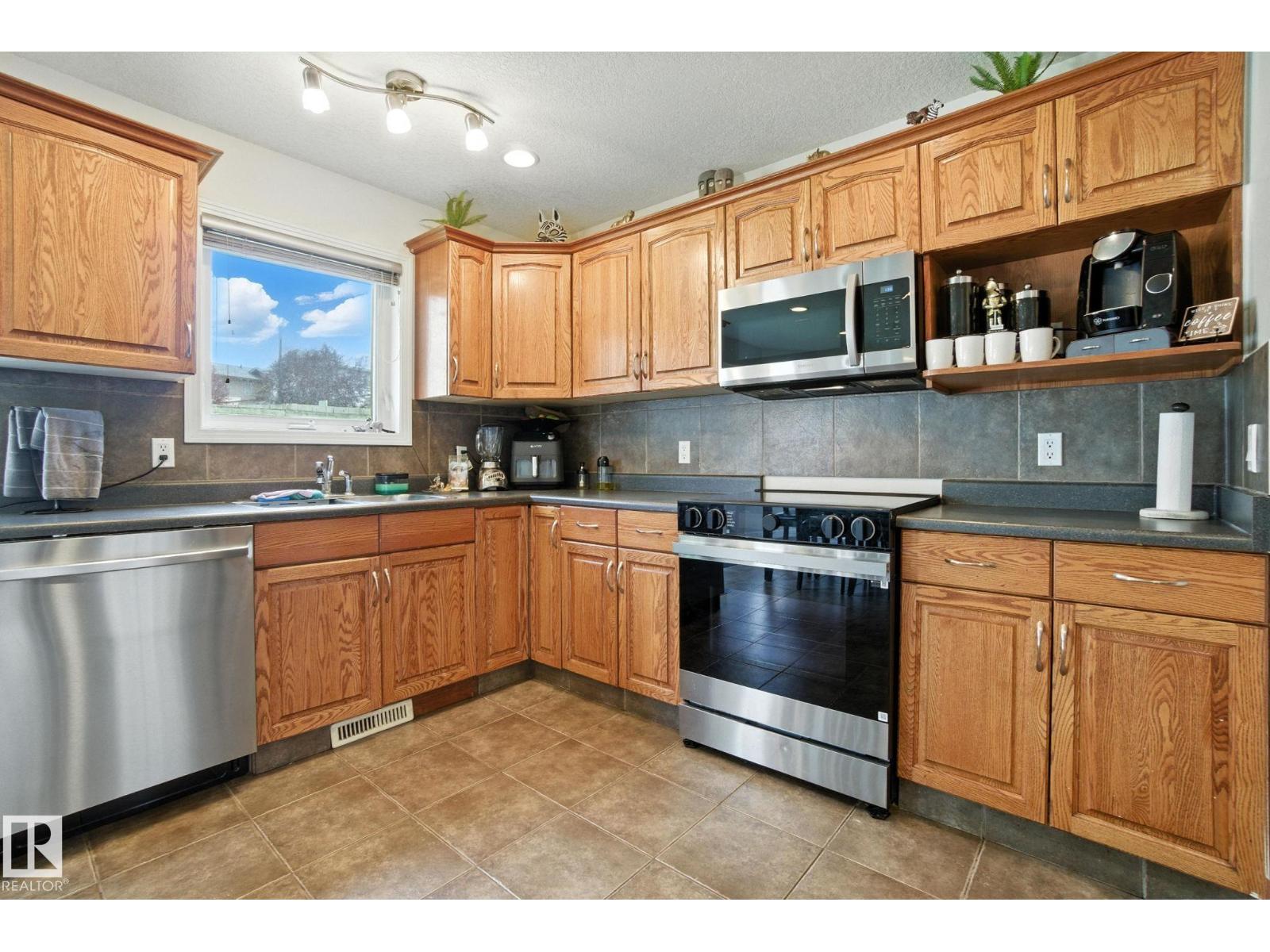 Photo 17 of 3451 29 St Nw Nw, Edmonton AB