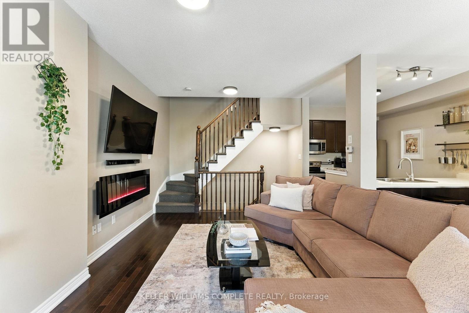 Photo 9 of 60 541 Winston Road, Grimsby ON