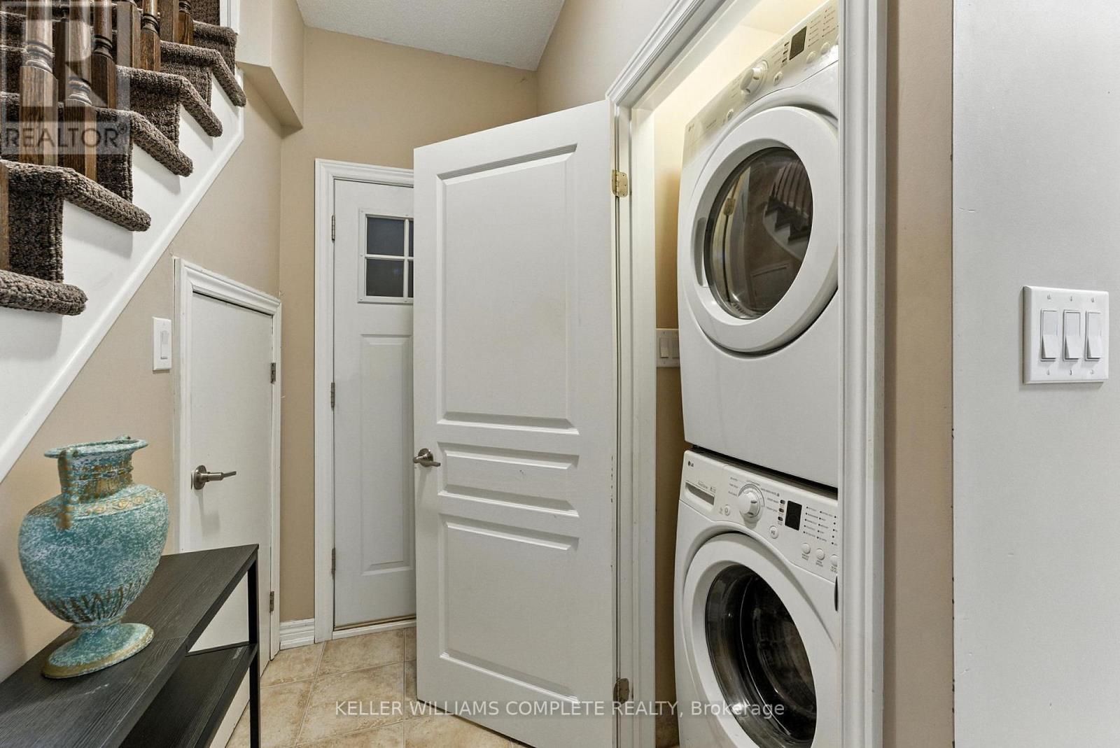 Photo 10 of 60 541 Winston Road, Grimsby ON