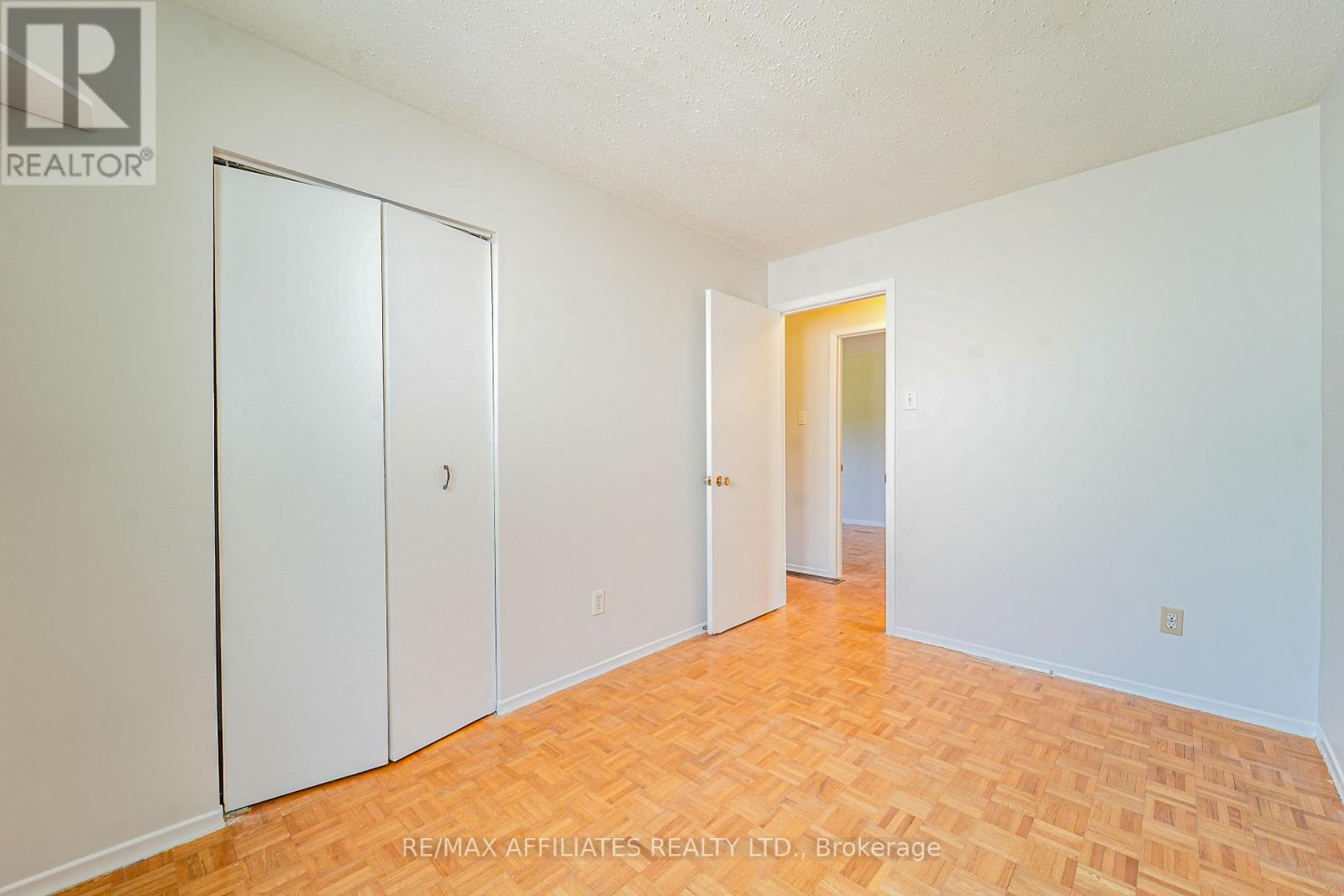 Photo 19 of 208 Old Colony Road E, Ottawa ON
