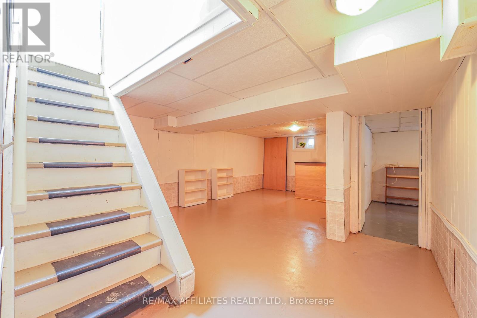Photo 23 of 208 Old Colony Road E, Ottawa ON