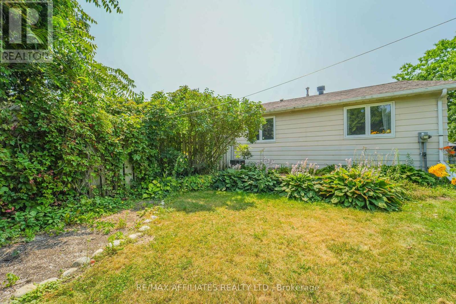 Photo 28 of 208 Old Colony Road E, Ottawa ON