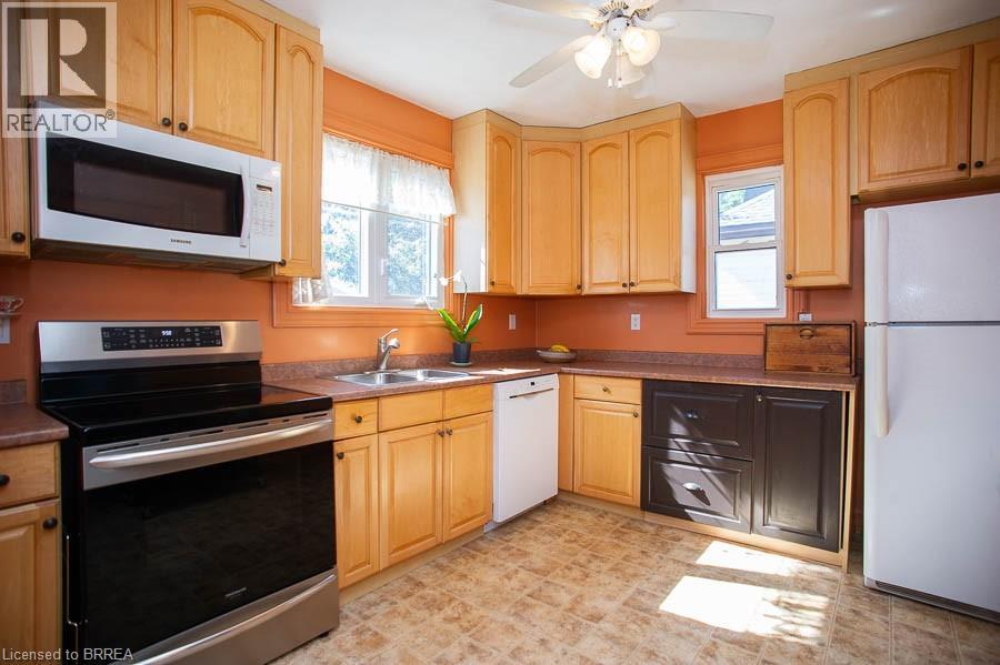 Photo 18 of 24 Hill Avenue, Brantford ON