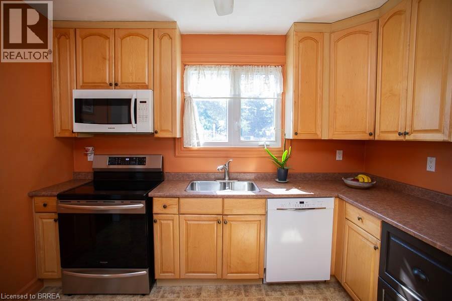 Photo 21 of 24 Hill Avenue, Brantford ON