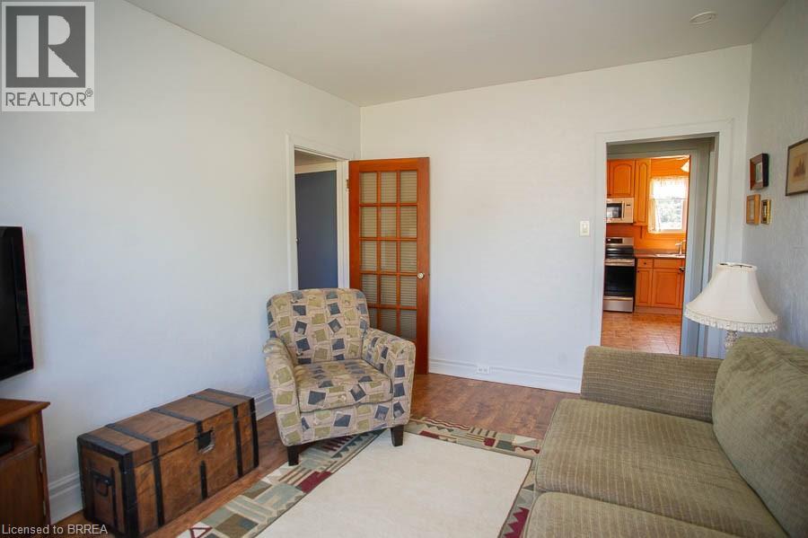 Photo 2 of 24 Hill Avenue, Brantford ON