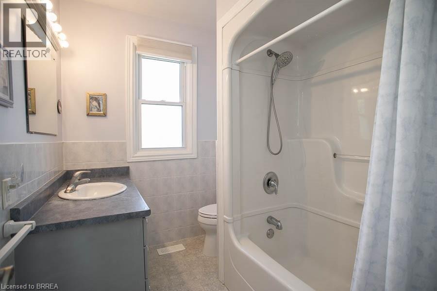 Photo 8 of 24 Hill Avenue, Brantford ON