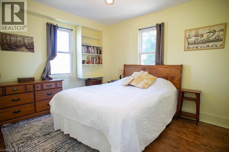 Photo 3 of 24 Hill Avenue, Brantford ON