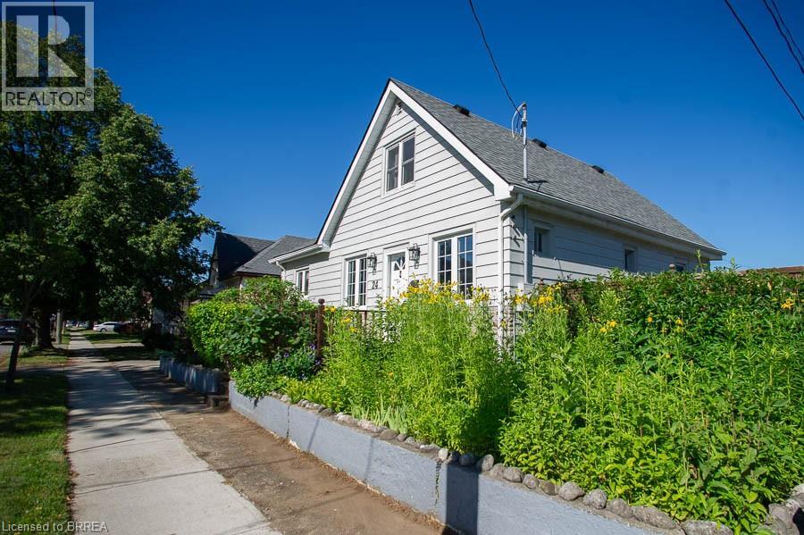 Photo 12 of 24 Hill Avenue, Brantford ON