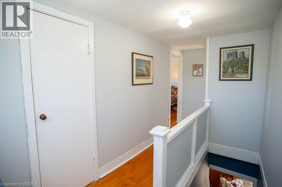 Photo 4 of 24 Hill Avenue, Brantford ON